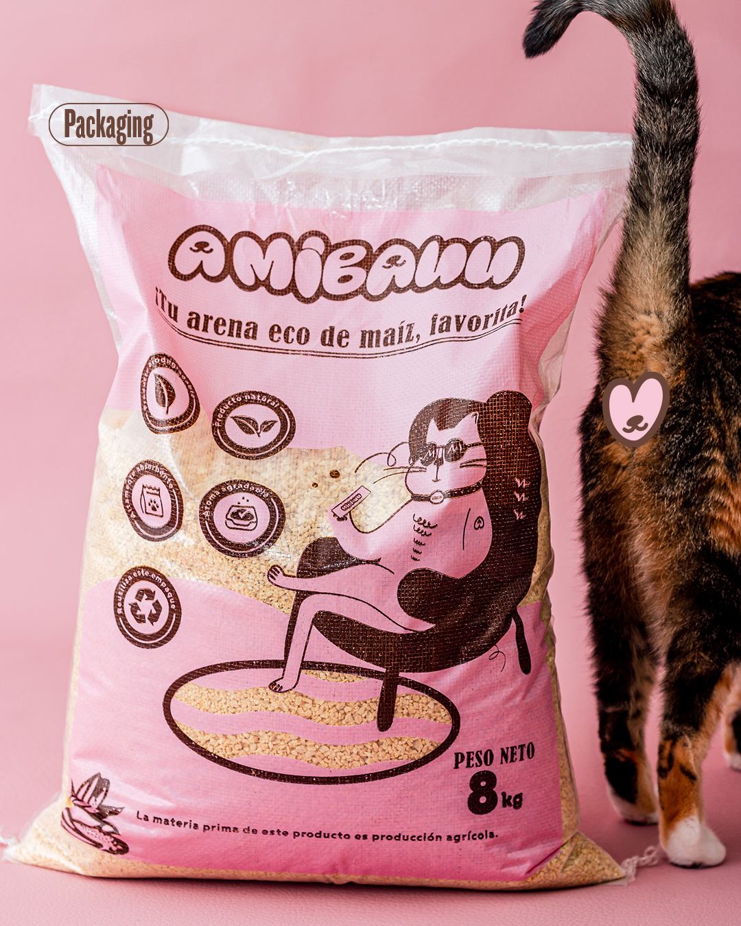 Bolsa de arena de 8 kg de AMIBAUU con un gato detrás